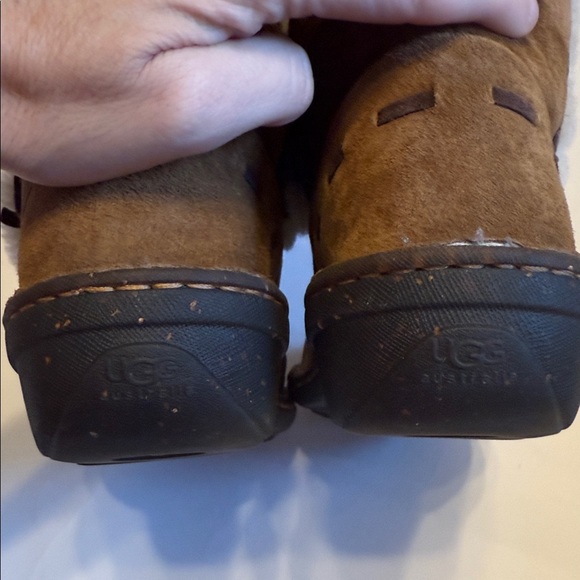 UGG Elijo Women's Tan and Cream Shearling Boots in Chesnut - Picture 4 of 6